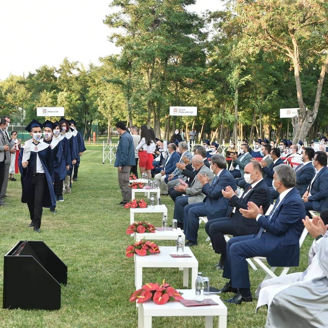 アブドゥラー・ギュルさんのインスタグラム写真 - (アブドゥラー・ギュルInstagram)「11. Cumhurbaşkanımız Abdullah Gül, adını taşıyan Abdullah Gül Üniversitesi’nin (AGÜ) 2019-2020 yılı mezuniyet törenine katıldı.  📸: @birol.afsar」7月19日 1時30分 - cbabdullahgul