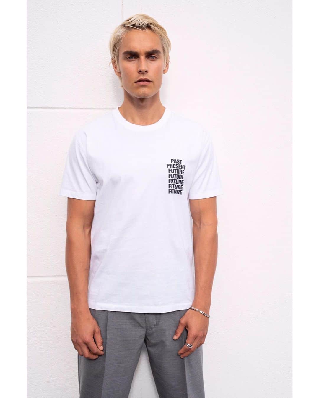 ドライコーンさんのインスタグラム写真 - (ドライコーンInstagram)「We teamed up with graphic artist EIKE KÖNIG for a limited-run,⁠ unisex statement shirt capsule. ⁠⠀ ⁠⠀ Shop it now on drykorn.com⁠⠀ ⁠⠀ Link in bio.⁠⠀ ⁠⠀ #drykorn #collaboration #eikekönig #shirtcapsule #limited #autumnwinter2020 #drykornforbeautifulpeople #eikekoenig #statementshirt #unisex」7月19日 1時33分 - drykorn_forbeautifulpeople