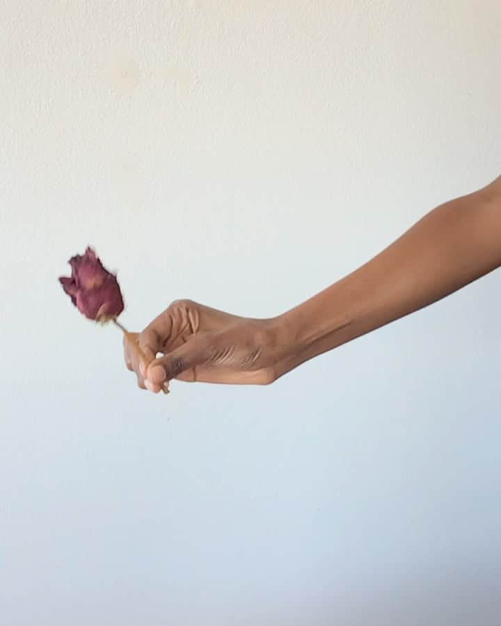 グレースマハリーのインスタグラム：「Protect your energy. Protect your crown. We have a ways to go🌹」