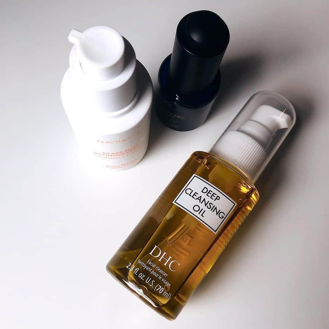 DHC Skincareさんのインスタグラム写真 - (DHC SkincareInstagram)「Deep Cleansing Oil is the happy pop of color your skincare routine needs 💛⁣⁣⁣⁣⁣ ⁣⁣⁣⁣⁣ Not only will it melt away your makeup, sunscreen, and excess sebum, Deep Cleansing Oil can also help clean your makeup brushes. Bonus tip: use it to shave your legs for a luxurious experience! Tap to shop our favorite multitasking product 🤩⁣⁣⁣⁣ ⁣ ⁣⁣⁣⁣⁣⁣⁣ 📸: @madison__lash⁣ ⁣ #DHCisJBeauty #SkincareRoutine #CleansingOil #TreatYourSkin #DailySkincare #SkincareGoals #SkincareProduct」7月19日 2時13分 - dhcskincare