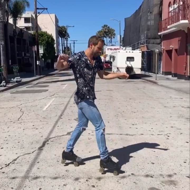 ニック・ビオールのインスタグラム：「Can you believe this shirt?!」