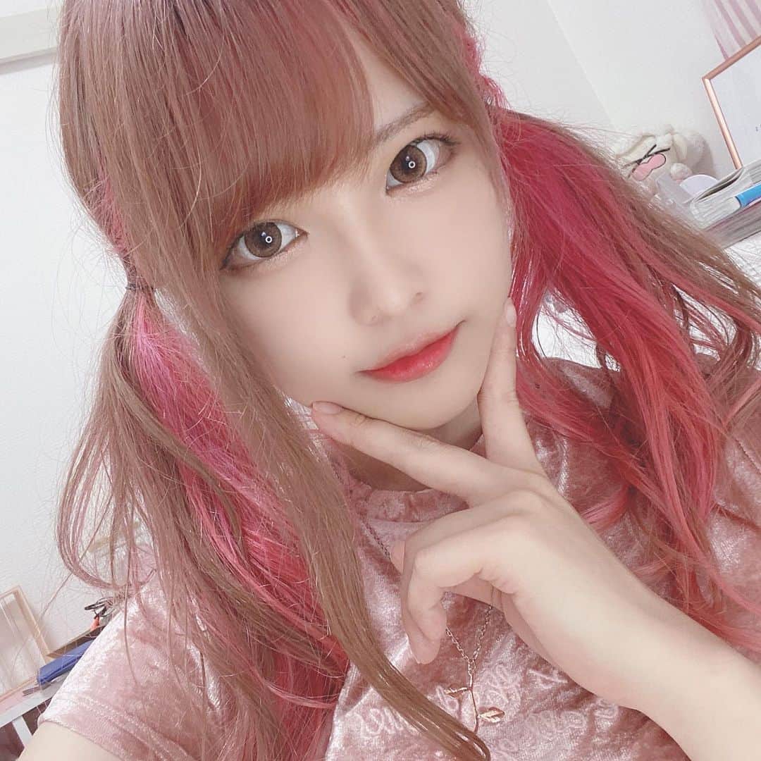 のインスタグラム：「ㅤ 😐 ✌🏻 ㅤ ㅤ ㅤ ㅤ ㅤ ㅤ  #ss #自撮り #japanese #japanesegirl #cute #girl #me #selfie #follow #followｍe #粉我 #좋아요 #팔로미 #셀카 #love #ライブ配信 #配信者 #ライバー #17live #17ライバー #イチナナライバー」