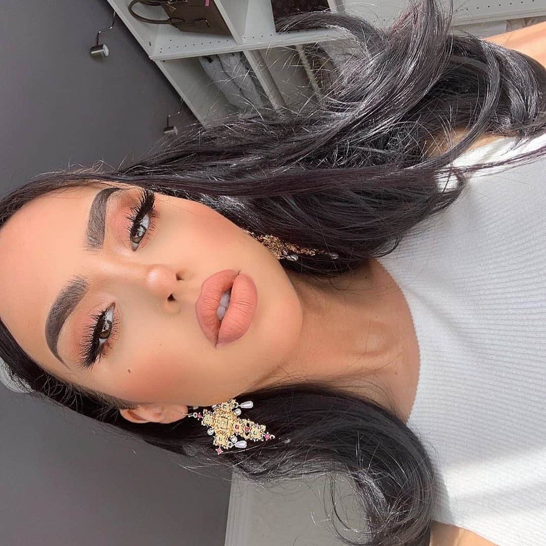 Anastasia Beverly Hillsさんのインスタグラム写真 - (Anastasia Beverly HillsInstagram)「Brows look good from all angles @jessieann_g   On Brows our Brow Powder Duo in shade Ebony   Blushed gorgeous using our Blush Trio in Radiant  #anastasiabrows」7月19日 3時11分 - anastasiabeverlyhills