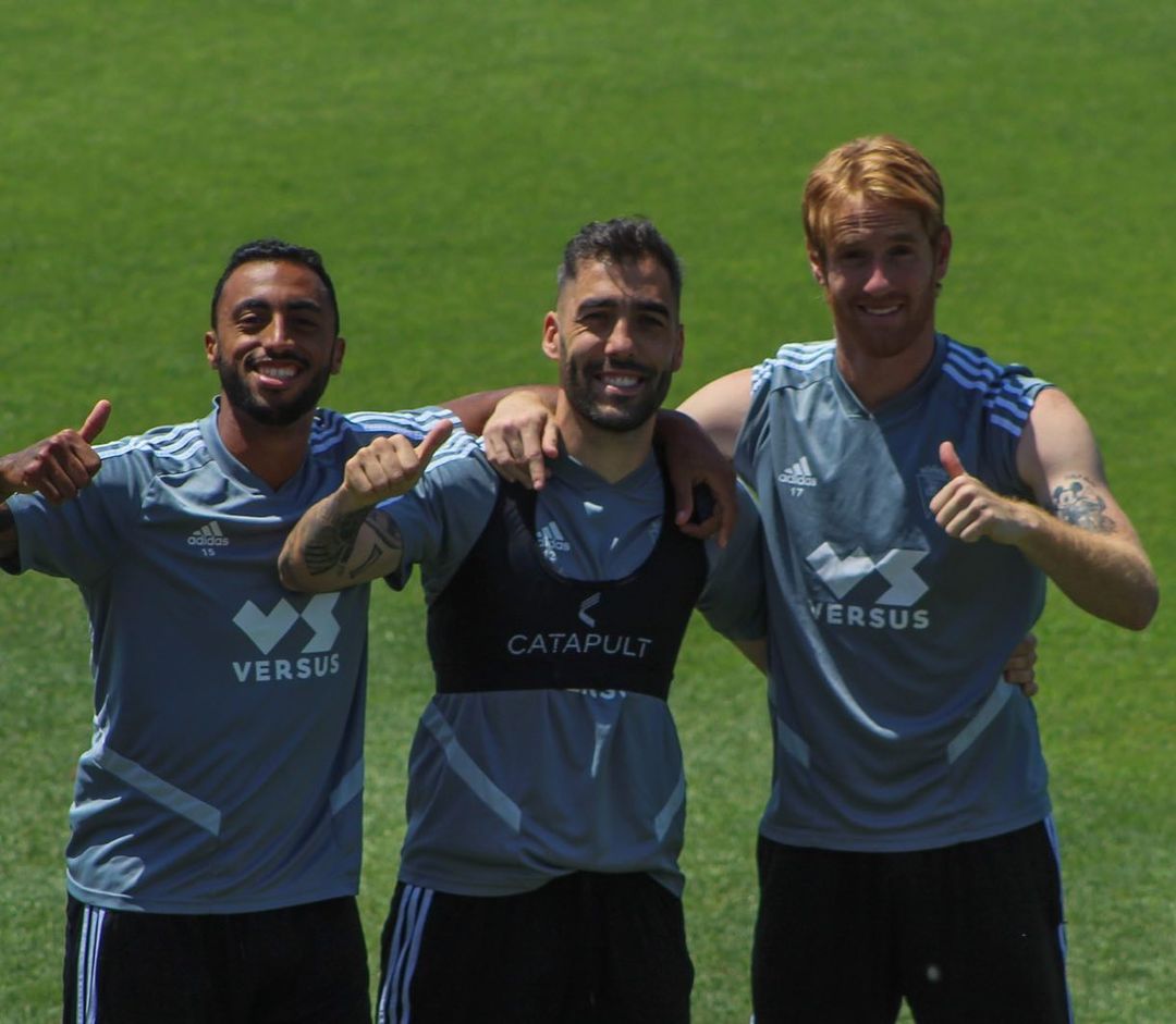 アレハンドロ・フェルナンデス・イグレシアスのインスタグラム：「Últimos entrenos...antes del último partido de LigaSmartBank😬」