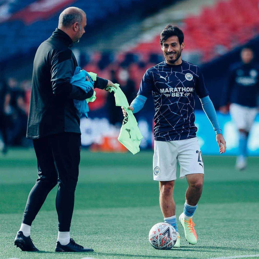 マンチェスター・シティFCさんのインスタグラム写真 - (マンチェスター・シティFCInstagram)「😍 NEW TRAINING KIT 😍 #mancity #facup」7月19日 3時37分 - mancity