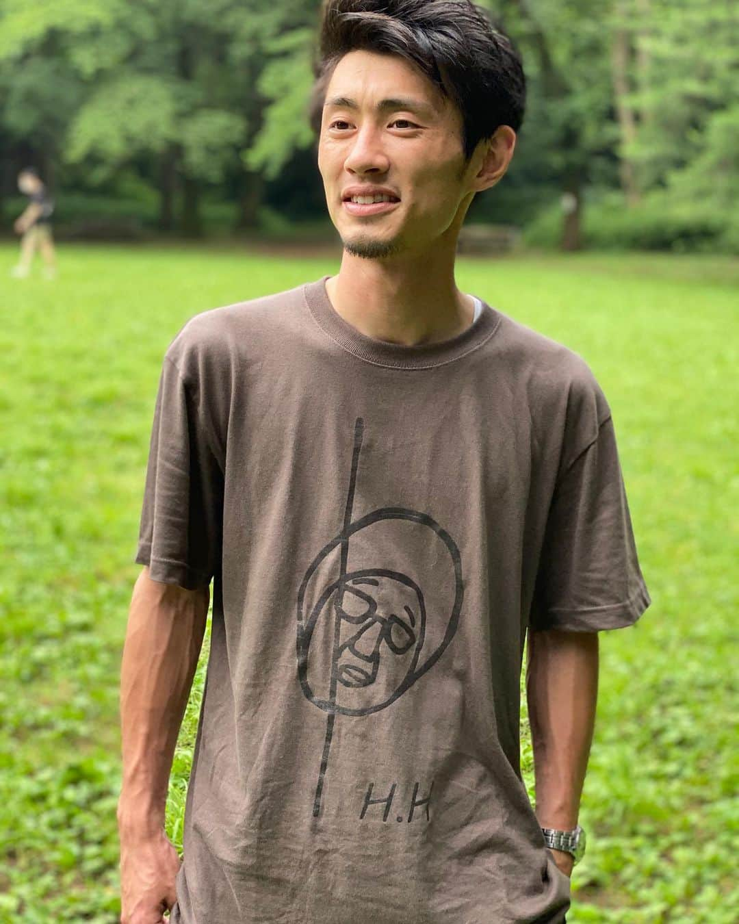 ひょっこりはんさんのインスタグラム写真 - (ひょっこりはんInstagram)「ひょっこりはんTシャツのモデルさんを、ゆうしくん親子にやってもらったよ！  #ゆうしくん #セット決めてきたのに #はしゃぎすぎて汗びっしょりはん #途中で探検しだす #全然とまってくれない #でもカメラ向けるとサービスどっさりはん #激かわいいはん #ひょこT #新作どっちっち体操T #ホープマンズ #森川やるしかねぇ #ゆうしくんパパ」7月19日 13時38分 - hyokkorihan