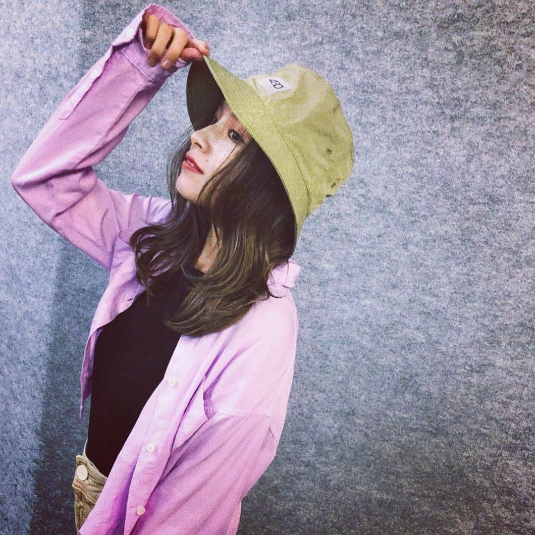 のインスタグラム：「最近お気に入りのハット🧢✨  #バケットハット#ハットコーデ #帽子コーデ #帽子」