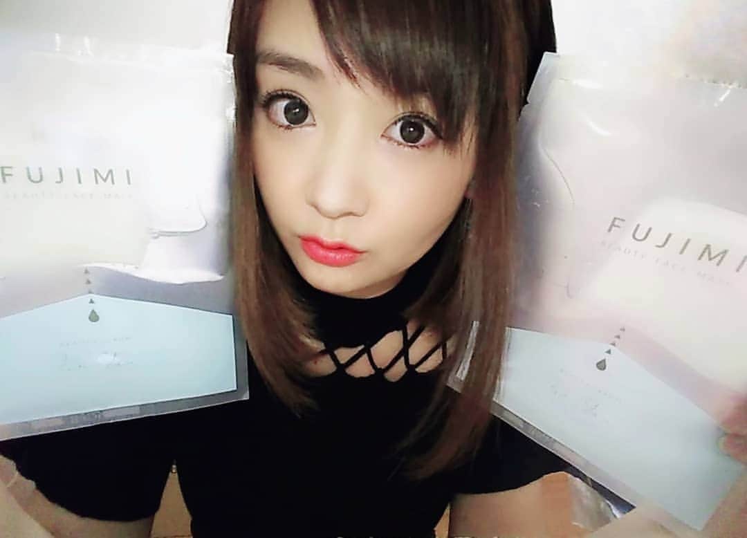 のインスタグラム：「FUJIMIさんから、無料肌診断から作るオーダーメイドのフェイスマスクを頂きました！  乾燥しやすくて肌トラブルが起きてしまう私にぴったりのウルウルプルプルになるフェイスマスク✨ 最近は日常のマスクの長時間着用での肌トラブルも多発していたので、このフェイスマスクは正に救世主💓  シートもふわふわで着け心地が最高♪ 至福の時間～◎  . #FUJIMI #フェイスマスク #オーダーメイド #コスメ #美容 #FACEMASK #ORDERMADE #cosmetic #beauty #model #PR #japanesegirl #InstagramJapan #photos #photography #photooftheday #picoftheday #tagsforlikes #tflers #follow #instagood #instadiary #instalike #instamood #instalove #instafollow #follow_back」