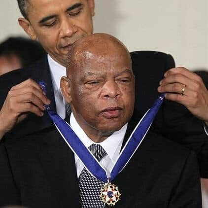 メイム・ビアリクさんのインスタグラム写真 - (メイム・ビアリクInstagram)「We lost two true patriots.  Congressman John Lewis and CT Vivian were men who lived to better the lives of Black Americans and all Americans. Read about them if you don’t already know their entire story. Teach your children who these men were. Tell them how we can, and do, continue their work and fulfill their legacy. Let freedom ring. Rest in power.」7月19日 13時42分 - missmayim