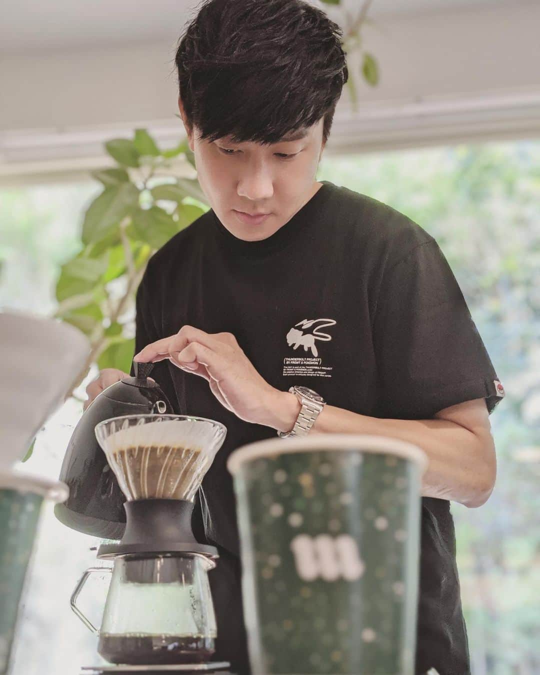 林俊傑さんのインスタグラム写真 - (林俊傑Instagram)「Pour- over wherever I go. 走到哪，做到哪的手沖。  @miraclecoffee151  #miraclecoffee #pourovercoffee」7月19日 13時44分 - jjlin
