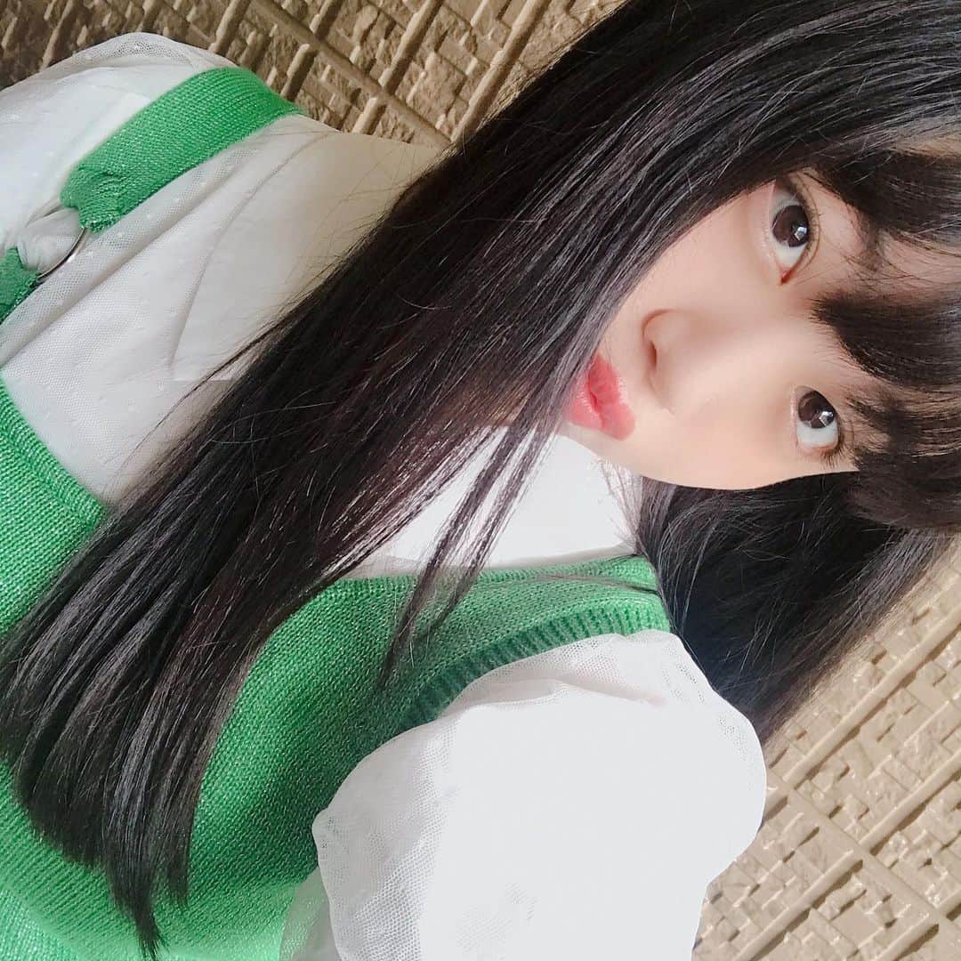 吉田万葉のインスタグラム：「ごきげんよう🌱 ͛.*☀️ #green #自然 #太陽 #jk #sjk #Instagram」