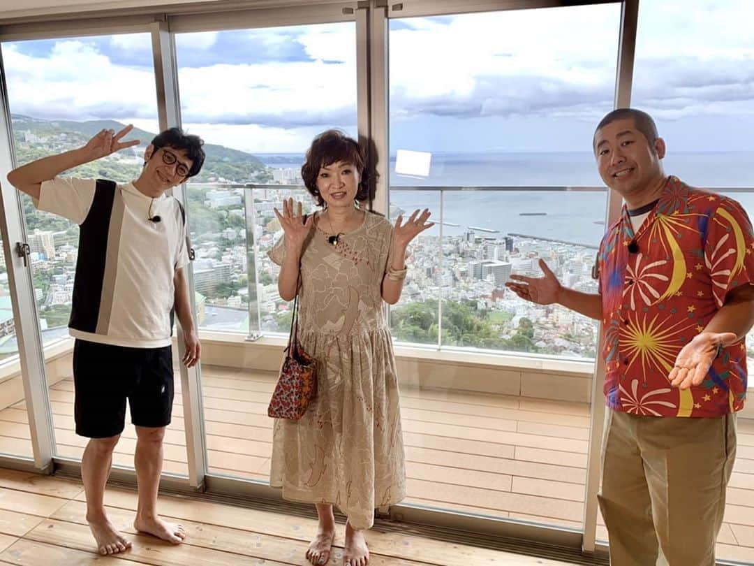 フジテレビ「なりゆき街道旅」さんのインスタグラム写真 - (フジテレビ「なりゆき街道旅」Instagram)「次回7/26(日)12:00～放送のなりゆき街道旅は熱海をなりゆき街道旅！旅人は清水ミチコ&アンタッチャブル柴田。極上海鮮BBQに大ブームのフルーツサンド・高級漬物…グルメ満喫！星野リゾートのカフェ＆絶景露天風呂も。お楽しみ☆ #なりゆき街道旅 #熱海 #ハライチ澤部 #清水ミチコ #アンタッチャブル柴田 #海鮮 #bbq #フルーツサンド #漬物 #星野リゾート #カフェ #絶景 #露天風呂」7月19日 14時01分 - nariyuki_kaido_tabi