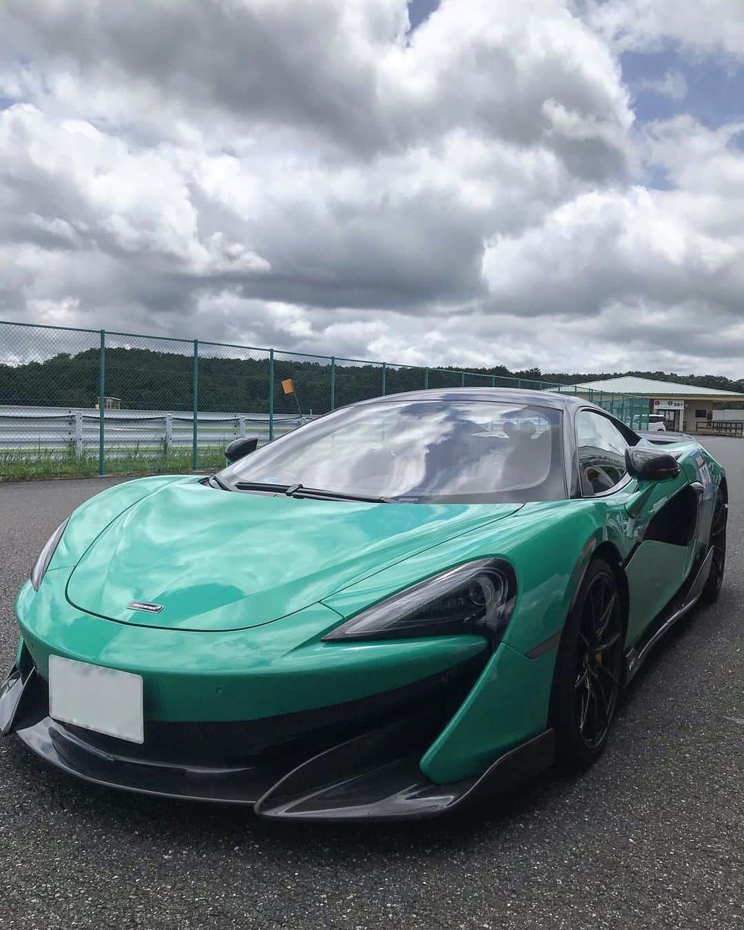 折目遼のインスタグラム：「HC GalleyさんのMcLaren 600LTにて、Circuit Taxi🏎 #mclaren #600lt #袖ヶ浦フォレストレースウェイ #ドライビング #レッスン #ワンスマ」