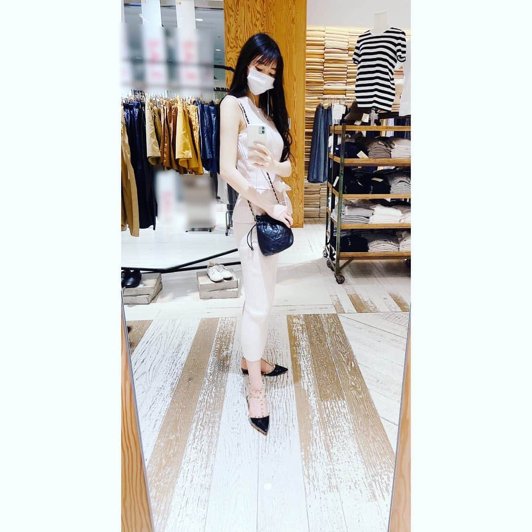 橘穂奈美のインスタグラム：「この#aliexpress で頼んだ靴、ぺたんこで歩きやすかった👠 今日は朝から舞台のダンス稽古でした👯‍♀️ . . . . . . . . . . #ootdfashion #japanesefashion #今日のコーデ #女子大生コーデ #女子大生の日常 #女子大生 #shopping #ファッション部 #오오티디 #데일리룩 #패션 #옷스타그램 #패션스타그램 #여친룩 #셀카 #전신샷 #时装 #照片 #自拍 #粉我 #互粉互讚 #人像摄影 #攝影日常 #japanesegirl #셀카그램 #アリエクスプレス」