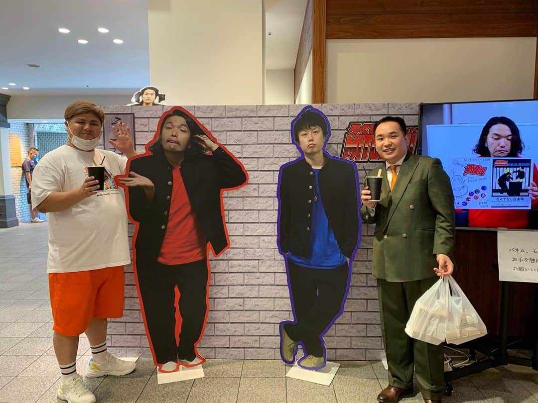 池田真一のインスタグラム：「ミルクボーイ内海さんとろくでなし工業高校模擬店も行ってきました！ カードは2人ともリリーさんで当たりでした！ もしかして僕飲み過ぎですか？？」