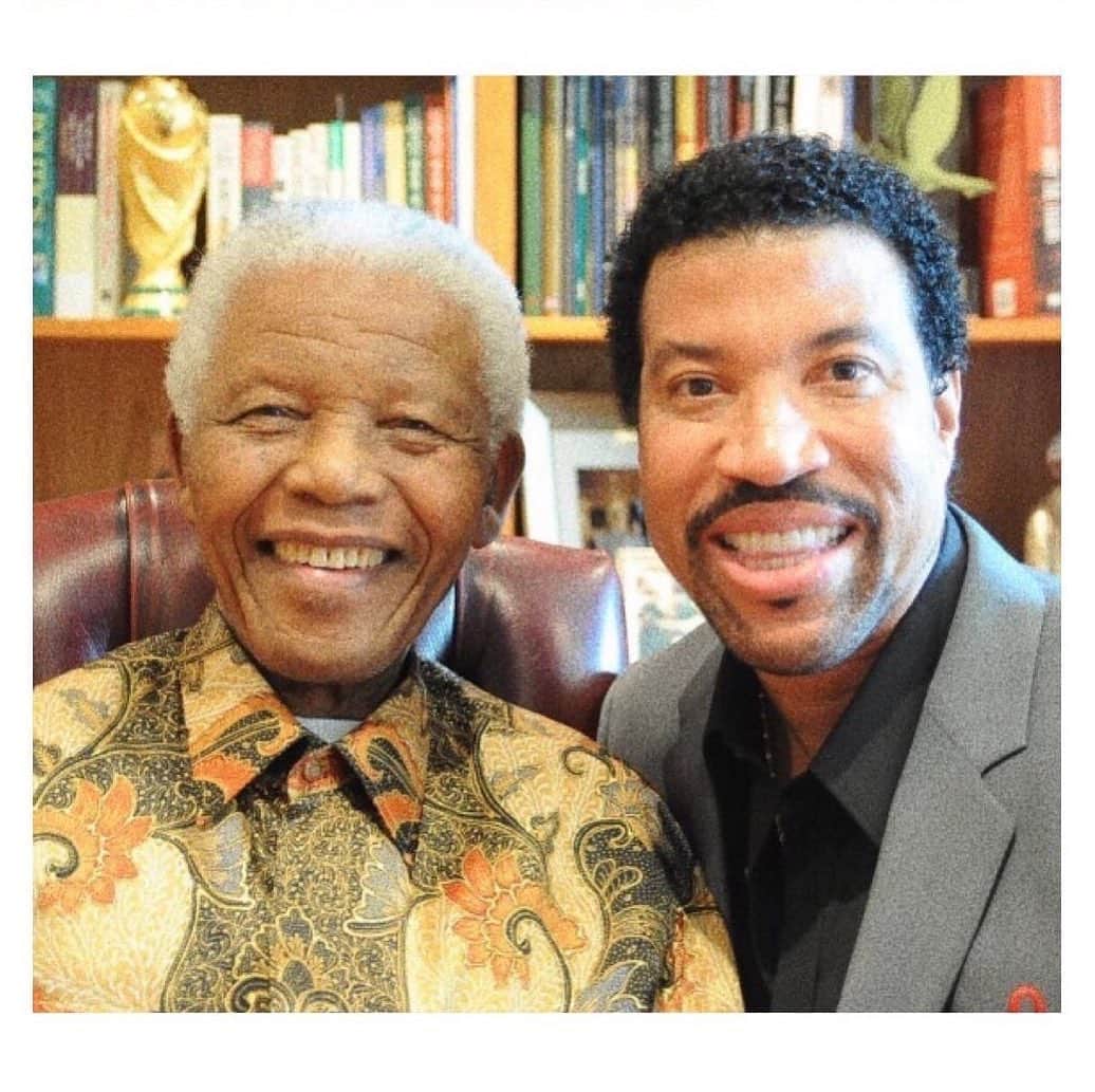 ライオネル・リッチーさんのインスタグラム写真 - (ライオネル・リッチーInstagram)「Happy Birthday Madiba. You were a light in this world that will forever shine in the hearts of millions. 💙 #nelsonmandela」7月19日 5時49分 - lionelrichie