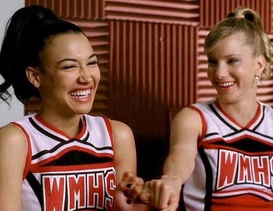 E! Onlineさんのインスタグラム写真 - (E! OnlineInstagram)「"It was one of the first times an openly lesbian, high school relationship was seen on network television and Naya understood what “Brittana” meant to the many young women who were seeing themselves represented on television for the first time. Naya always made sure that Santana’s love for Brittany was expressed with dignity, strength and with pure intentions."- Glee creators Ryan, Ian and Brad  (📷:Fox)」7月19日 6時04分 - enews