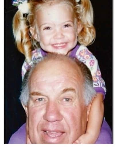 アシュレイ・ベンソンのインスタグラム：「I love you my sweet papa. I’ll miss you dearly 💔💔💔」