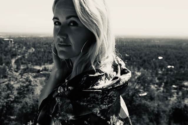 ブリット・ニコルのインスタグラム：「Really excited to work on music again one day. For now, thank you to every person who has streamed my music over the years! Very thankful!!! 🖤」