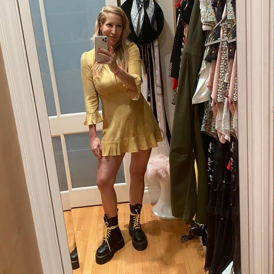 ローラ・プラデルスカさんのインスタグラム写真 - (ローラ・プラデルスカInstagram)「It’s Saturday. Felt a bit blue, so wore yellow」7月19日 6時33分 - lpradelska