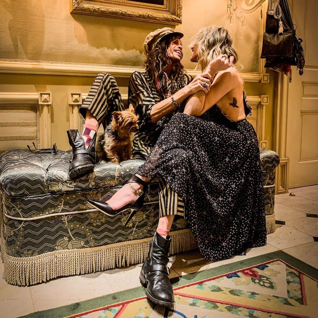 スティーヴン・タイラーのインスタグラム：「THE ONLY WAY OUT IS THROUGH... HAPPY BIRTHDAY @theaimeeann MY LOVE... I LOVE YOU FOR BEING BY MY SIDE ALL THIS TIME... SUCH A CRAZY RIDE... THROUGH THICK AND THIN ❤️  📷 @katbenzova_rockphoto」