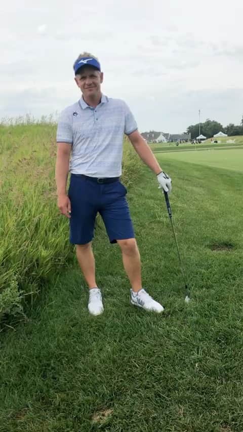 ルーク・ドナルドのインスタグラム：「It’s really important to read the lie you have in the rough as that will determine the technique required.   Ball down and in heavier rough - lean more left, hinge club up to get steeper and hit down on the back of the ball and re-hinge past ball, longer swing & hit it harder.   Good lie sitting on top of rough - less lean to the left to create a more shallow angle of attack, much less hinge and less speed required. Expert 🎥 work as usual from @patgossnugolf   #LDTips #rough #pitching #readinglies #staysafe #stayhealthy」