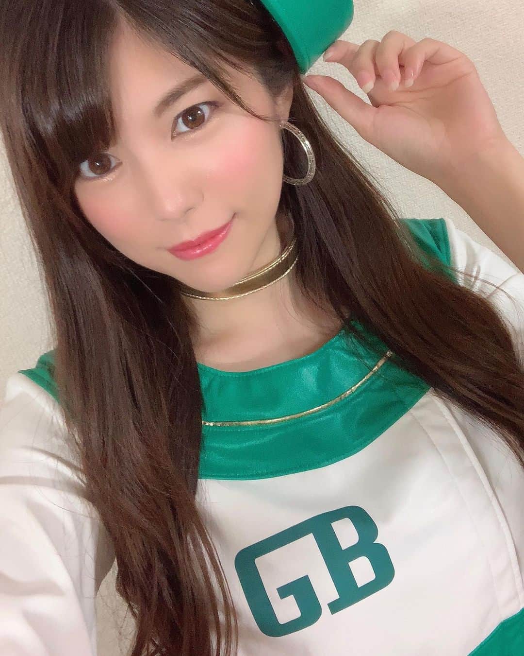 熊林保奈美のインスタグラム：「* . おはよう☀ わくわくしすぎてあんまり寝れなかった😳 . いよいよSUPER GT2020第1戦！🏁 昨日の公式練習走行では 埼玉トヨペットGBは300クラス13番手でした！ 今日は天気が気になる〜😖 予選はウェットで決勝はドライかしら… . . この後サポーターズ3人集まって 52号車の応援するんだ〜☺️✨ 私たちと一緒に 埼玉トヨペットGreen Braveの応援を よろしくお願いします😊 . . * #埼玉トヨペット #埼玉トヨペットgreenbrave #supergt #supergt2020 #レースクイーン #RQ #熊林保奈美 #道産子 #Japanesegirl #paddokgirls #pitgirl #instalike #맞팔」