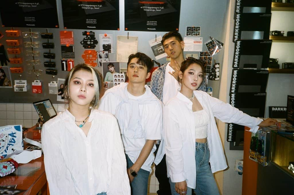 ソミンさんのインスタグラム写真 - (ソミンInstagram)「Love kard love hidden kard💛💛💛3주년 축하해요💛✨💛✨ Feliz aniversario💓」7月19日 7時39分 - somin_jeon0822