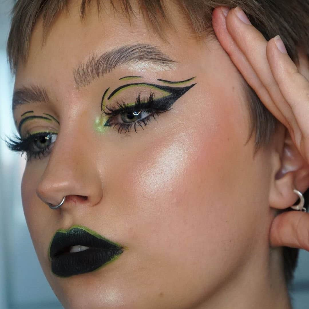 Milk Makeupさんのインスタグラム写真 - (Milk MakeupInstagram)「the simulation is glitching so our makeup might as well follow suit 💿  - 🇩🇪German babe @fruktose.illegal gets futuristic with: 👽#hydrogrip primer 👽#lipandcheek in Perk 👽#mattebronzer in Baked」7月19日 7時33分 - milkmakeup