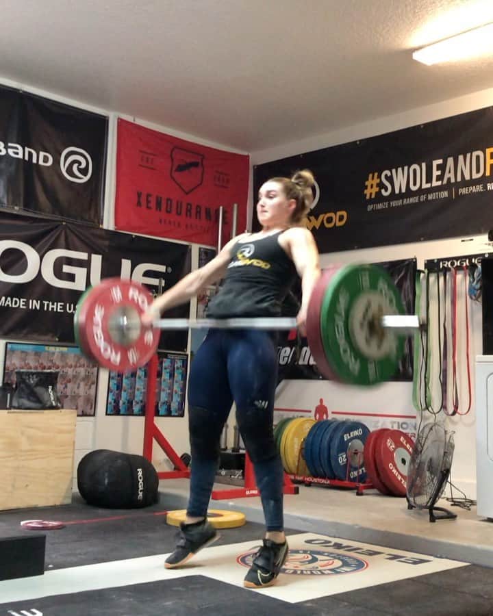 マッティ・ロジャーズのインスタグラム：「You’d think I only do snatches based on my recent posts. Spoiler, I also do clean and jerks & other things every single day. But the snatch improvements are just so much more EXCITING RN I CANT HELP BUT SHARE  @roguefitness @romwod @xendurance @rpstrength」