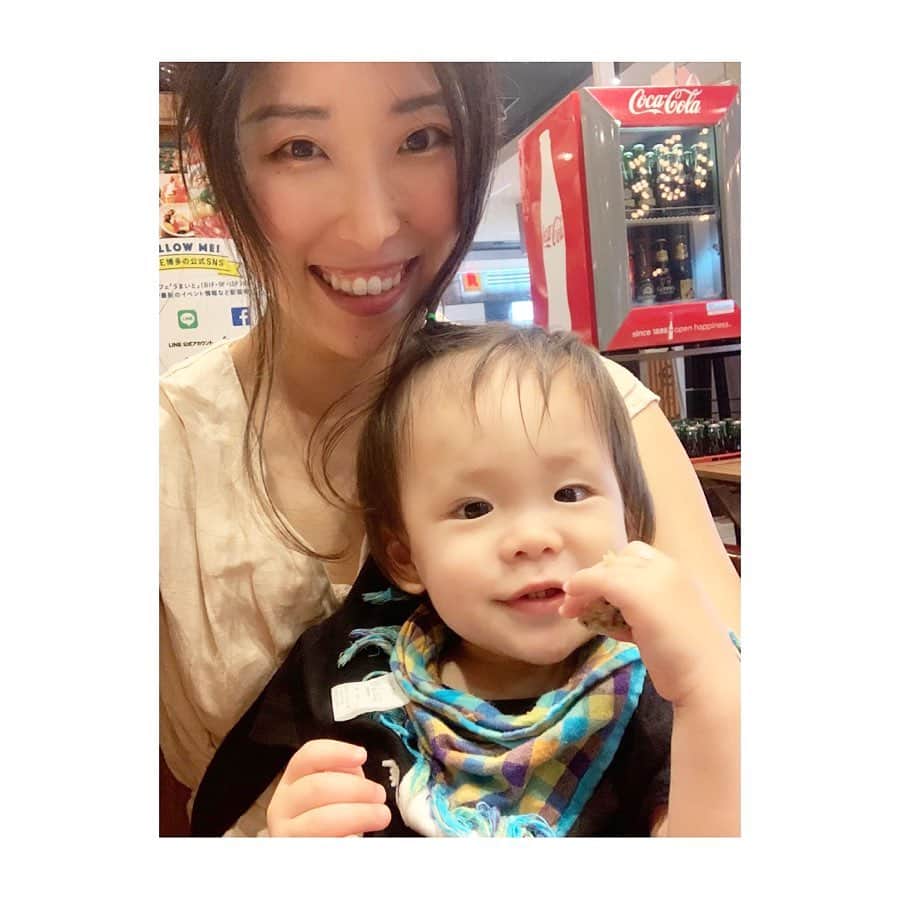 megumiさんのインスタグラム写真 - (megumiInstagram)「#今日の腹 この2日で福岡の美味しいもの色々食べたけど、 13時くらいまでに重ためのもの食べ終えて、後はなかなかお腹空かないから、軽いのすこーし食べてって感じなので、朝には腹ぺこ🙂🙃🙂🙃 . #therootsneighborhoodbakery のパンとか  #princeofthefruit  のパフェとか 餃子とか大宰府の梅ヶ枝餅とかタピオカ粉使った#chiffoncakemarie のモチモチのシフォンケーキとか 何でも美味しい☺️ . でも何が嬉しいかって、 甥っ子も食べられるものが増えてきて、一緒のもの食べられることだね😘 . 今日も色々食べます🤤 罪悪感無く食べるってこういうこと🤩めちゃくちゃハッピー❤️❤️ . . #福岡グルメ　#福岡パン屋  #セロトニン大放出の旅 #今日のおばばか通信　#おばばか #筋トレ女子 #ダイエット #fitnessmodel #メリハリボディ #healthybody  #ヘルシー #ボディメイク#ワークアウト女子 #フィットネス女子 #フィットネス #美ボディ  #フィットネスモデル  #お尻トレーニング #fitnessgirl #ウエイトトレーニング #vshape  #美腸 #腸活 #美活 #美尻 #美容」7月19日 8時03分 - megumi_aimy_fit