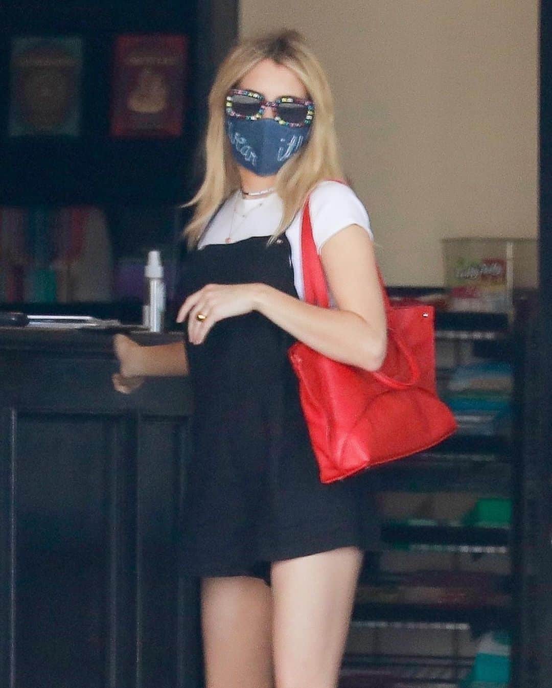 Just Jaredさんのインスタグラム写真 - (Just JaredInstagram)「Emma Roberts, who is rumored to be pregnant with her first child, stepped out for a coffee run on Saturday morning. #EmmaRoberts Photos: Backgrid」7月19日 8時26分 - justjared
