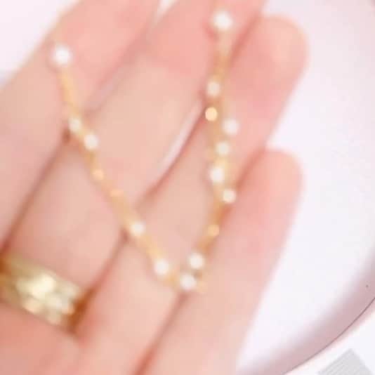 のインスタグラム：「Our US stockist @newtwiststore  are raffling our iconic Flapper Girl pearl necklace to support @naacp ✨ Purchase a $20 raffle ticket (visit @newtwiststore ) till July 21 at 11:59pm pacific for a chance to win. ✨  Entries are unlimited, so the more you enter, the greater your chances of winning, and the more money gets donated to @naacp to support their work empowering Black communities and ending racial discrimination #jewelryforchange」