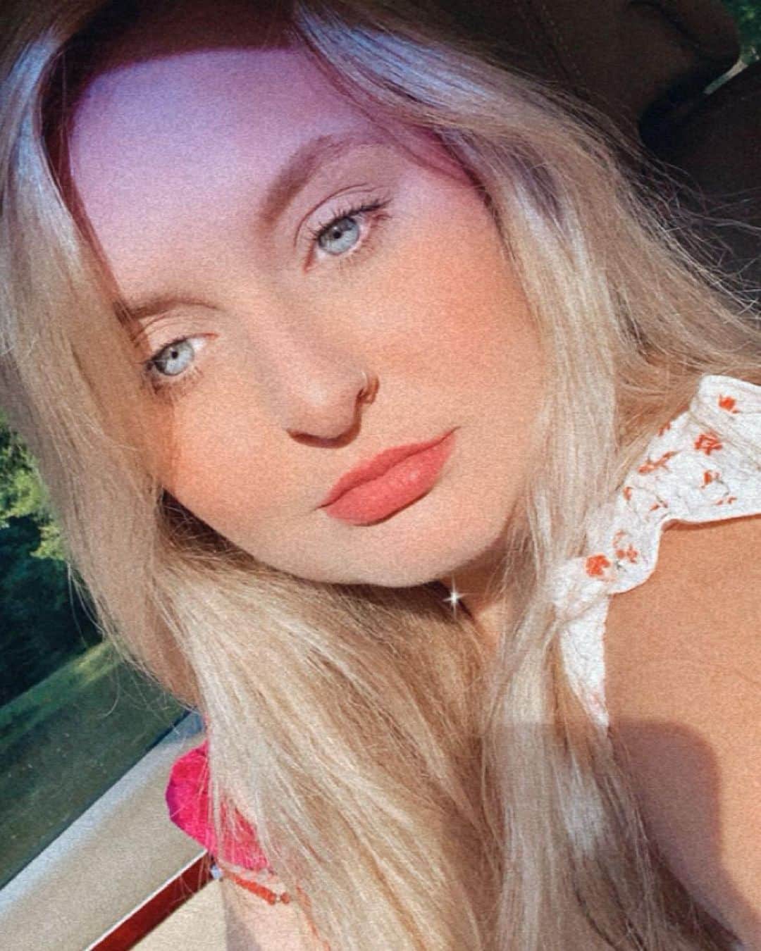 アシュトン・ホームズのインスタグラム：「blissful & blessed」