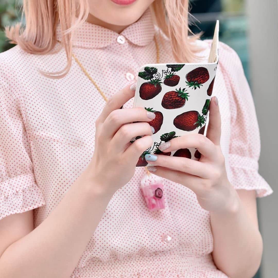 のインスタグラム：「DECORATE YOUR PHONE♥﻿ ﻿ We have sweet collection as the phone accessory too. This is the newest item ''Strawberry Field Multi Smart Phone Case'' 🍓💕﻿ ﻿ Items are from $20.57, we recommend you to get as your first Q-pot. and also good for gift! 🎁﻿ ﻿ #qpot #sweet #madeinjapan #newcollection #2020ss #strawberry #iphone #phoneaccessory」