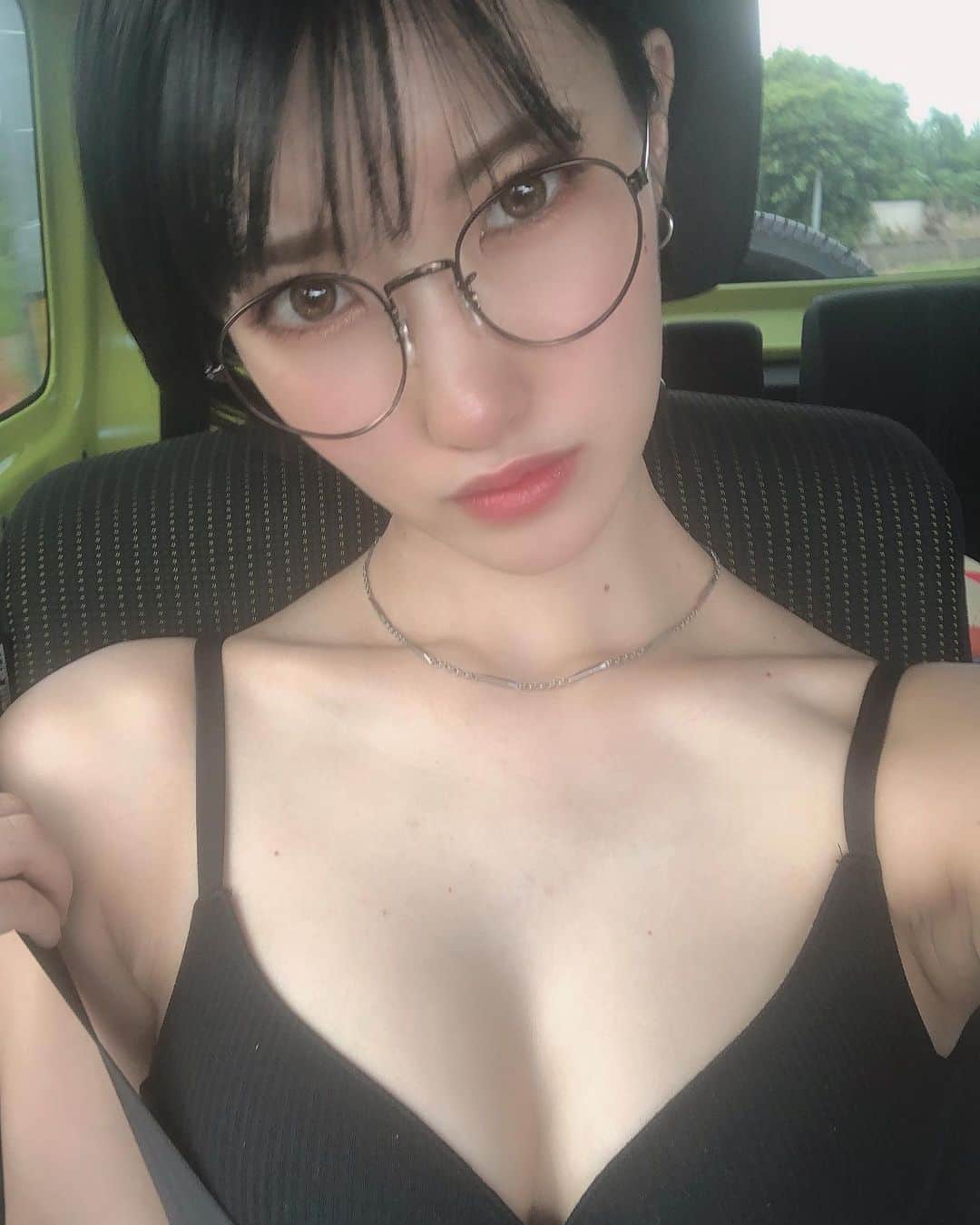 東条蒼のインスタグラム：「＊ ・ ・ ・ ドライブいっしょにいきませんか？ ・ ・ ・ 海がいっかなー、山がいっかなー？ ・ ・ ・  ・  #東条蒼 #クルーズグループ #セクシー女優 #av女優 #メガネ女子 #黒髪 #ショートヘア #あおたん　#teamメレンゲ #followｍe #following #japan #girl #photooftheday #tagsforlikes #instalike  #台湾 #香港 #粉我 #拍照 #照片 #人像攝影」