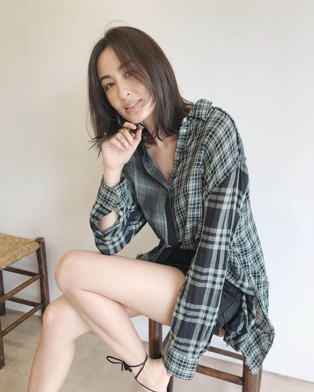 オードリー亜谷香のインスタグラム：「My mood is so dependent on good weather. Finally some sunshine today ☀️☀️☀️ 📸: @six_asakawa」
