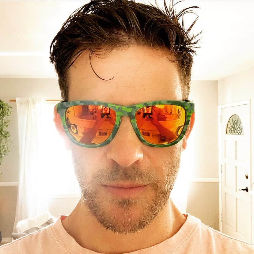 ブライス・ジョンソンのインスタグラム：「Just got my new @knockaround GIJoe sunglasses in the mail! Nerd Alert 🚨 🤓 I love GIJoe and the packaging on these shades are siiiiii👊🏼💎 #knockfan #gijoe #shades  🇺🇸 ...knowing is half the battle」