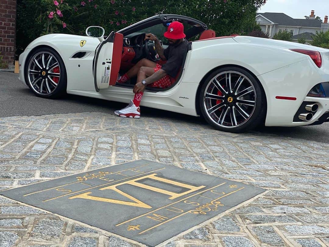 ホセ・レイエスのインスタグラム：「Mami dime pa frenarte allá........💎 #BellaqueoPiloneo」