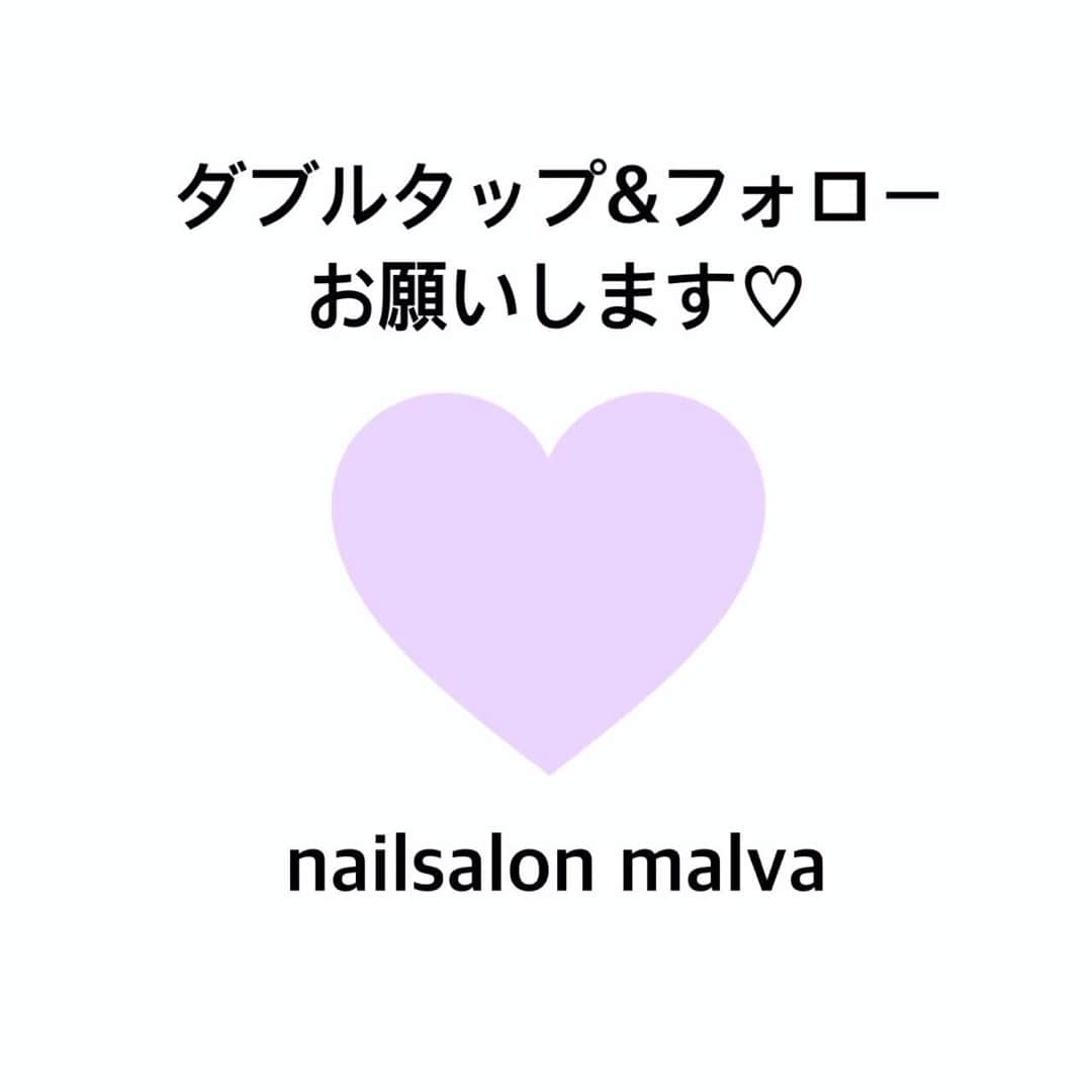 nailsalon malva（ネイルサロンマルヴァ）さんのインスタグラム写真 - (nailsalon malva（ネイルサロンマルヴァ）Instagram)「⠀ 《malvaは4週間のモチの保証がついています💓》⠀ ⠀ 現在malvaでは定期的に来られるリピーター様限定で、⠀ ⠀ 40分お任せコース　¥5500⠀ 60分お任せコース　¥7700⠀ 90分お任せコース ¥11000⠀ （事前に好きな色やテイストだけは簡単にカウンセリングしますが基本はこちらのお任せです）⠀ ⠀ などをご用意しています🙋‍♀️⠀ ⠀ また、もし自爪の長さだし少ししたければそちらのお任せコースなども承れます☺️⠀ ⠀ 今回は90分お任せコースのお客様のアートです✨⠀ ⠀ 『ブルー系でキラキラ✨』というリクエストだったので、オーロラヴェールで艶感のあるネイルにしました🥺⠀ ⠀ 『万が一に備えて大きなパーツものせない』というリクエストにも応えて⠀ 小さなパーツをちょっとのせました✨⠀ ⠀ シェルなどものせて夏らしいネイルに💅⠀ ⠀ ご新規のお客様におかれましては、HPにたくさんサンプルアートがございますのでまずはそちらからお選び下さい🙏⠀ ⠀ ⠀ 〜𝐬𝐰𝐢𝐩𝐞で動画もご覧ください〜⠀ ⠀ ♥ ♥ ♥ ♥ ♥ ♥ ♥ ♥ ♥ ♥ ♥ ♥ ♥⠀ ⠀ 𝐧𝐚𝐢𝐥𝐬𝐚𝐥𝐨𝐧 𝐦𝐚𝐥𝐯𝐚⠀ ⠀ ⠀ ご予約・お問い合わせ⠀ LINE@からお願いします⠀ LINE ID→《@malvaで検索🔍》⠀ ⚠️＠マークも忘れずに検索してください⠀ ⠀ キャンペーンネイル・料金表は⠀ プロフィールにある⠀ HPからご覧ください✯*･ :.｡⠀ ⠀ ⠀ malvaでは2月後半から、インスタにお客様画像を載せる事により、お客様がネイルやアイラッシュをしたい気持ちになり、感染症のリスクの中、不要不急の美容サロンに行きたくなってしまわないように、過去のお客様画像をあえて載せずに6月まで来ました😢⠀﻿⠀ お客様画像は約3か月ぶりの投稿を6月からしています😭⠀﻿⠀ ⠀﻿⠀ 過去画像や最近のお客様画像もMIXしながら毎日少しずつ掲載しています😌⠀﻿⠀ ⠀﻿⠀ 今また感染者が増えていますが、malvaとしてでき得る限りの対策を行い、お客様をお迎えしています🙇‍♀️⠀﻿⠀ ⠀﻿⠀ 無理なご来店はお控えいただき、万が一体調が悪くなったら潔くキャンセルしていただいてかまいません。⠀﻿⠀ ⠀﻿⠀ 自粛生活で疲れていたり、もしくは自粛中もやむを得ず仕事で出勤をされていた方など、malvaに来る事で今の生活の気分転換や華を添えられたら嬉しいです✨⠀﻿⠀ ⠀﻿⠀ もちろんまだしばらく外出控えようと思われる方はご自宅でセルフケアやセルフネイルなどでお楽しみ下さい✨　そういった方の為のフォローももっとしていけるように今後します✨⠀﻿⠀ ⠀  #malva#nailsalonmalva#ネイル#nail#nailart#naildesign#nailstagram#beautysalonmalva#gel#ジェルネイル#ネイルデザイン#原宿ネイル#ネイルサロン#ネイルチップ#森絵里香#malvaネイル#お洒落ネイル#オーロラヴェール #美甲#nails#夏ネイル#네일#젤네일#甲油#指甲#beauty#エニシーグローパック正規取扱店#エニシーグローパック#リアムール正規取扱店#エキスパートローション」7月19日 10時30分 - malva_nail