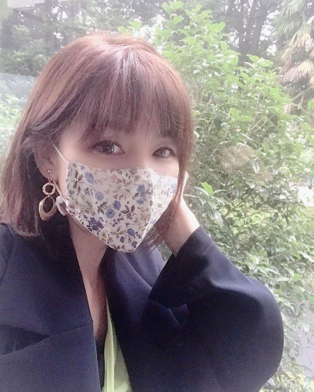 富岡美羽さんのインスタグラム写真 - (富岡美羽Instagram)「今度 #桜すもも の童話『河童の川流れ』が紙芝居動画になりますょ✨私も出演します💕お楽しみに❣️  只今癌治療中の私。日々副作用と闘ってます。  でもいつも思います。 私よりも辛い人は大勢いる。私より闘っている人は数えきれないほどいらっしゃる。  そして私にしか出来ない使命を果たすんだ！と。  辛い時はそんなふうに自分を奮いおこしてます^ ^   なのでそんな中でもお仕事が出来ることに心から感謝です✨  声優のお仕事、作家のお仕事、制作のお仕事、歌のお仕事。。 来月はいよいよ毎日1ヶ月間の放射線治療も始まります。    今自分に思うこと。何より自分に負けないこと！目標や目的を失わずにfight❣️ですね！  #乳癌  #声優 #作家 #羽華 #富岡美羽  #副作用」7月19日 10時40分 - miutomioka