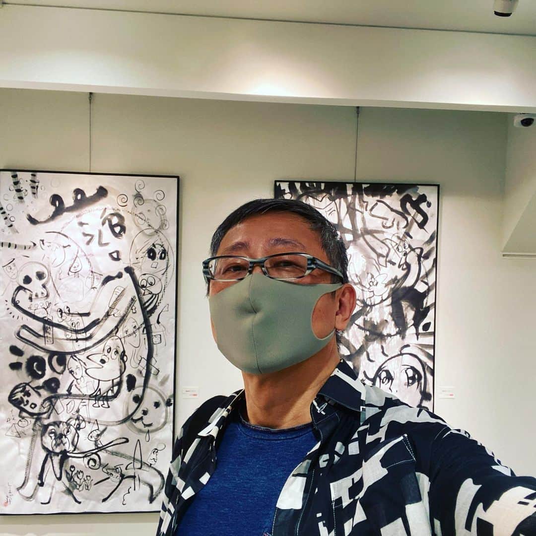 松尾貴史さんのインスタグラム写真 - (松尾貴史Instagram)「#新宿 の #伊勢丹アートギャラリー で、#しりあがり寿 展を拝見。  #絵画 #陶芸 #アート #art」7月19日 10時59分 - kitsch.matsuo