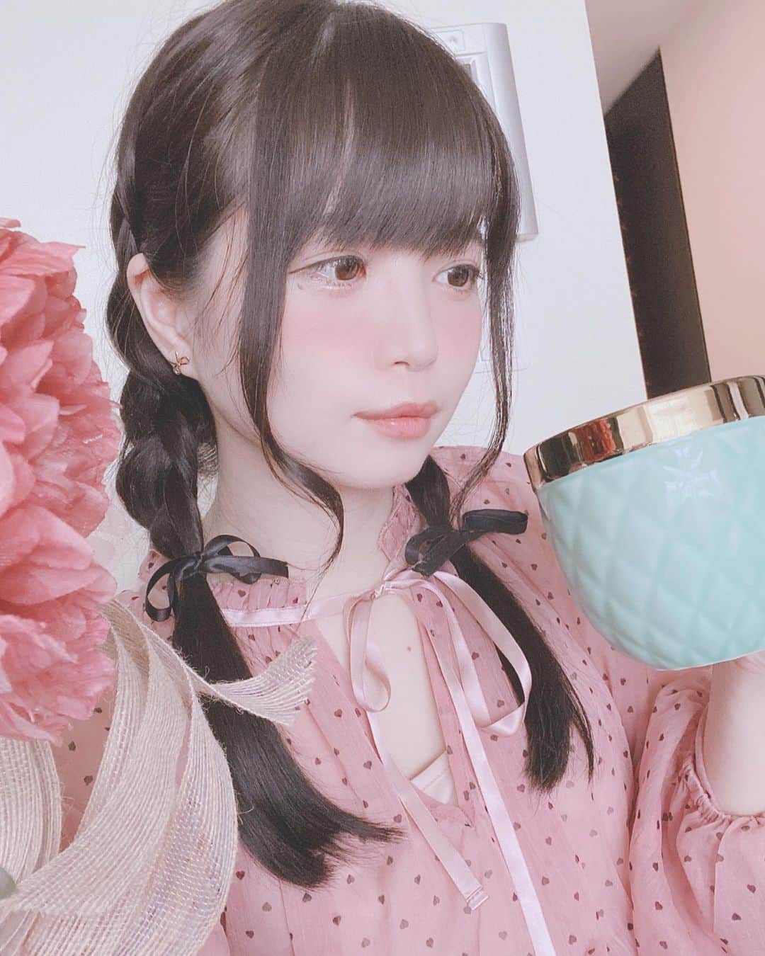 鈴木未央さんのインスタグラム写真 - (鈴木未央Instagram)「紅茶かと思いきやの水出しの麦茶です。 地元のしかうけつけないです。 地元はごはんおいしいんだよ  #フランフラン　#アイドル　#有名になりたい #地下アイドル　#地下アイドル　#japanesegirl #オルチャン　#お嬢様 風 #idol」7月19日 11時17分 - inachi928