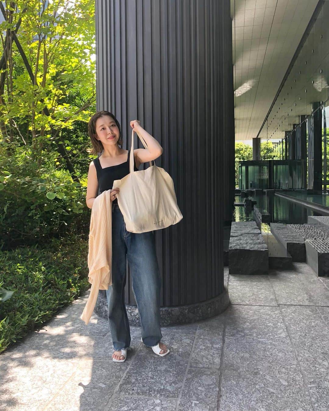 北岡りえのインスタグラム：「晴れ間に夕飯の買い出し🥑  エコバッグむちゃくちゃ重宝してます。 @elmu_risako  @miiiiiyu29  ありがとう💓  #暑くてゆでだこなったよ🌈」