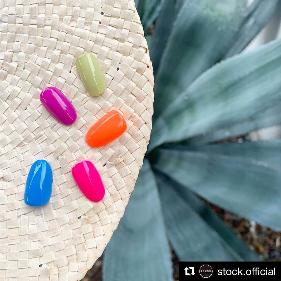 eight o eight のインスタグラム：「#Repost @stock.official with @get_repost ・・・ 💅 stock 8/9 sunday foot nail  夏は絶対フットネイル‼️ って事で今回はフットネイル に限定してやります🌼  予約開始は 今日7/19 17:00より @miyuki0712w13  より開始です👯‍♀️  センス抜群な @miyuki0712w13   stock 3th用に カラーサンプルを 用意してくれました🕺  スモーキーカラー ネオンカラー デザインなどなど 写真のカラーより 好きなカラーを好きなだけ お選びいただけます  例えば…親指はデザインで あとはシンプルカラー とか ネオンカラー全色で ポップな足元に！とか  セミオーダー式なので どれにしようか考えるのも 楽しい🧡  完全ご予約制 限定5名様のみ！  8/9 sunday 11:00〜 12:00〜 13:00〜 14:00〜 15:00〜  3thanniversary special price ¥4500💅  ⚠️今回オフは含まれませんので オフした状態でお越し下さい  ご予約開始日 7/19 17:00〜  ご予約開始とともに @miyuki0712w13  のDMへ ☑︎お名前 ☑︎お電話番号 ☑︎希望時間を お知らせください🌼  先着で承りますので よろしくお願い致します🤲🏾  ご予約された方は 当日入り口受付にて ネイル予約とお声かけてください ご案内いたします  ※お子さま連れのお客様は 必ずお子様を見てくれる お連れ様とご来店ください お子様だけでお待ちいただく事は お断りしておりますので よろしくお願い致します  #イベント#フリマ#ネイル#フットネイル#fleamarketofaloha #stockofficial #レンタルスペース#レンタルフロ#cafe#coffee#icecream #名東区カフェ #コーヒー#珈琲#カフェ#セレクトショップ  #DIY#diyshop #工具#アメリカ工具#キャンプ #アウトドア #ワークショップ  #ハワイ#カリフォルニア#カリフォルニアスタイル#カリフォルニアインテリア #雑貨#雑貨屋#セレクトショップ」