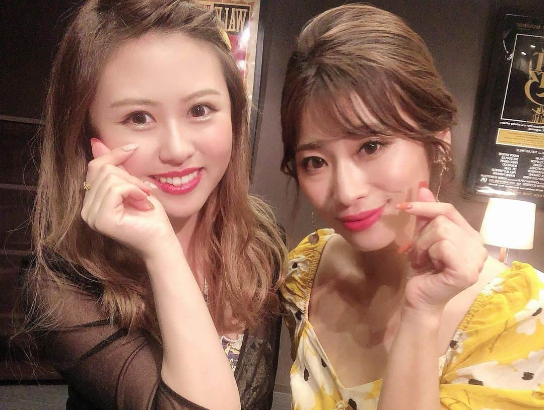 Fujikoさんのインスタグラム写真 - (FujikoInstagram)「昨日は、 #dreamgirls  yellow  partyということで、全員イエローなファッションで登場🌟☀️  毎回みんなのファッション楽しみになるね〜😣⭐️  昨日は、SOCが本格的配信をスタートとしたということで、カメラが7台📸  今回は曲数も増やして、 音楽番組にチェンジしました💓  楽しかった〜‼️  無料配信なだけに、 どれぐらい見にきてもらえるのか、不安とプレッシャーもありながら、、、  昨日は、1000人突破して 嬉しかったです‼️  でも毎回1000人超えれる番組にしていきたい🌟  司会や企画もやらせてもらいながら、いっぱい頭もフル回転ですが、いい経験をさせていただいてます☀️🙏  また見逃した方やもぅ一度見たい方はアーカイブに残ってるので是非ご覧になってください👗👸🏻  次回は、8/29 Red party👠  是非お見逃しなくーー🙈  #Fujiko#内川樺月#齋明寺麻里愛 #瀧本りおな#dreamgirls #どりがー#yellow#夏#partygirl#fashion#singer#関西#アーティスト」7月19日 11時19分 - fujikochan1023