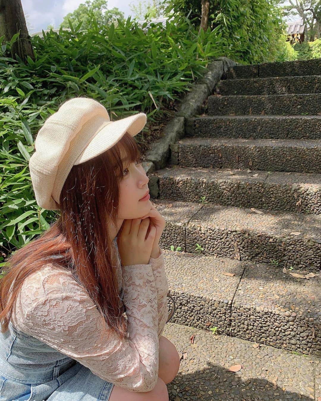平野夢来（ゆぴぴ）のインスタグラム：「帽子落ちる寸前^^* ・ ・ お洋服🏷付けしとくね〜  #lnstalike #like4like #f4f #lnstagood #lnstapic  #cecilmcbee」