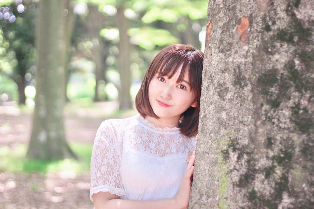 山下夏生さんのインスタグラム写真 - (山下夏生Instagram)「本日誕生日を迎え、無事に28歳になりました🍀 私なんかが「28」……？ 受け入れたくないというよりも、 受け入れてはいけないくらい未熟者な自覚しかないです。 でも、こうやってまた一つ歳を重ねることができたというのは心から幸せなことだなと痛感しています。  最近、コロナのことももちろんですが、暗いニュース、衝撃的なニュースが相次いでいますね。 人の命って、全く簡単なものじゃないのに、簡単になくなってしまうの？って錯覚を起こすほど。 私も精神的に強い人間ではないので、何度も何度も挫けたり、悩んだり、自分の生きてる意味って何？とかそんくらいネガティヴになることもたくさんありました。 それでも命ほど惜しいものはないから。 より自分を大切に生きていかなきゃいけないし、人の命も大切に守っていかなきゃいけないと思っています。  今日この日を迎えられたのは支えてくれた方々がいてこそです。 たくさん恩返ししたいです。 今の時期、やりたいことも存分にできなくてもどかしくて、頑張り方も分からなくなったりするけど、それでも一番大事な命を優先しながら、私らしくまた歩いていきます。  拙い文章で申し訳ないですが、 改めまして、今後も山下夏生を宜しくお願いします！！！」7月19日 11時35分 - 0719nacho