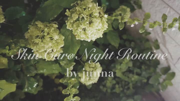 JUNNAのインスタグラム：「動画は昨夜アップしたYouTubeより...  夜のスキンケアルーティン  こちらはトップページよりご覧いただけます☺️  @etretokyo では 昨年ご好評いただいたお洋服の復刻シリーズ  ご好評いただきお品切れしていたものも昨夜18:00より再販し、  只今ご予約をお受けしております✨  お見逃しなく🏃‍♀️🏃‍♀️🏃‍♀️  #junnayoutube #YouTube #動画 #スキンケア #美容 #junna🏠」