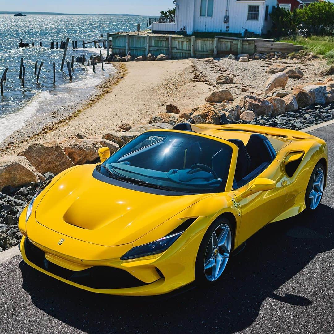 Ferrari USAさんのインスタグラム写真 - (Ferrari USAInstagram)「Nothing evokes summer more than the smell of the sea air deeply inhaled from the cockpit of the incredible #FerrariF8Spider.」7月19日 11時44分 - ferrariusa